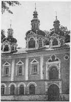 Печоры - Псково-Печерский мужской монастырь. Покровская церковь.