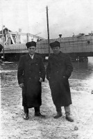 Кадом - На Кадомской (Мокшанской) судоверфи у строящейся баржи.