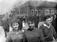 Кадом - Кадом. На праздничной демонстрации.