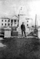 Милославское - Горняк. Здание СПТУ №31. Памятник В. И. Ленину.