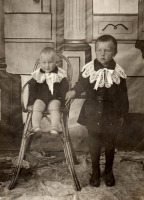 Ермишь - Село Ермишь. Андроновы Лёня и Юра.