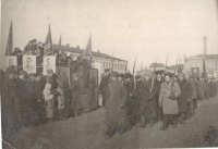 Пугачев - Колонна ветеранов-чвпаевцев на демонстрации в 49-ю годовщину Октября            в