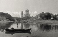 Псков - Река Пскова. Троицкий храм.