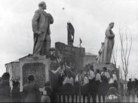 Калининск - Памятники В.И.Ленину и И.В.Сталину