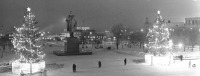 Южно-Сахалинск - Площадь Ленина с новогодними елками в вечернее время
