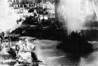 Холмск - У фонтана в сквере Победы.