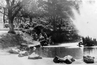 Холмск - У фонтана в сквере Победы.