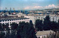Холмск - Вид города в районе пересечения улиц Советской и Морской.