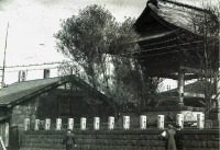 Холмск - Звонница у храма Синкедзи в Маоке.