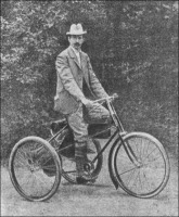Ретро автомобили - П.Н. Беляев на трицикле «Клеман», 1898 год.