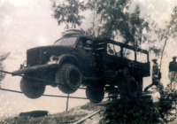 Ретро автомобили - Советский грузовик ГАЗ-63 на тросовой  переправе