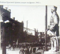 Луганск - Бойцы Красной Армии уходят на фронт.