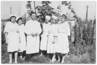 Луганск - Врач с медсестрами