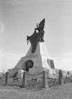  - Памятник героям Великой Отечественной войны на Острой могиле в Луганске. (Автор В.И. Мухина)