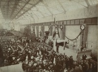 Луганск - Торжества на паровозостроительном заводе Гартмана в Луганске по поводу выпуска первого паровоза (серия Од). 24 мая 1900 года