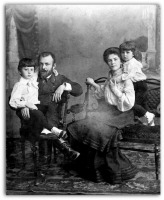  - Ф.Булацель с семьей (1902-1903)год. Фото из семейного архива С.О.Курьянова.