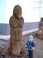 Луганск - Каменные бабы в Пединституте