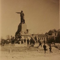 Россия - Памятник Ленину в Севастополе, в июле 1942 года перед уничтожением немцами