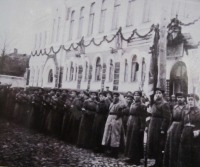 Житомир - Красноармейцы  около здания Волынской ЧК.