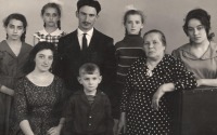 Житомир - Бабушка с внуками.