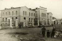 Рославль - Город Рославль .Здание мужской прогимназии в котором в 1951 разместилась сельхозшкола.
