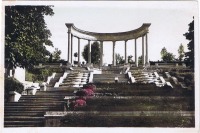 Кисловодск - Колоннада на проспекте имени Ф. Э. Дзержинского, в цвете