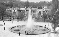 Кисловодск - Светомузыкальные фонтаны у главных нарзанных ванн