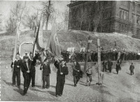 Казань - Шамовская больница. Колонна студентов на Первомайской демонстрации.