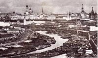 Москва - Вид на Кремль и реку с барками.