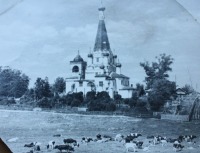 Москва - В 1952 году у храма в Медведково паслись коровы