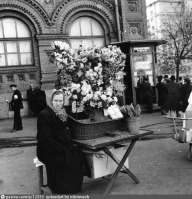 Москва - Продавщица цветов у Музей В. И. Ленина 1955, Россия, Москва,