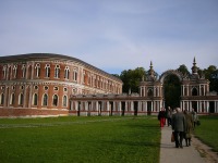 Москва - Царицыно. Хлебный дом и Дворцовая галерея с аркой