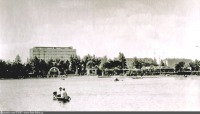 Москва - Измайловский парк. Круглый пруд. Вид на НИИ