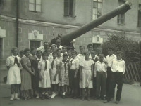 Москва - Пионеры у музея Революции