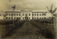Болохово - Мой любимый город Болохово. Здесь я живу 70 лет.    Болоховская средняя школа построена в 1935 году. Снимок 1936 года.