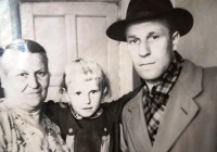 Болохово - Мой любимый город Болохово. Здесь я живу 70 лет. Лев Григорьевич Громыко с дочкой, Леной,  и мамой, Марией Васильевной Громыко. 1961 год.