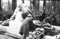 Болохово - Мой любимый город Болохово. Здесь я живу 70 лет.Возложение венков на братскую могилу. 1961 год.