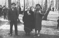 Болохово - Мой любимый город Болохово. Здесь я живу 70 лет.  Мама, бабушка и сын в  парке. 1962 год.