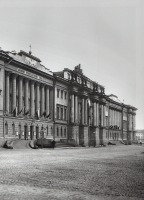 Санкт-Петербург - Здание Святейшего Правительствующего Синода. Вид со стороны Исаакиевского собора
