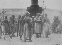 Санкт-Петербург - Женский ударный батальон на Дворцовой площади, 25 октября 1917 г
