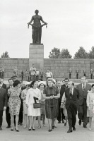 Санкт-Петербург - Монумент «Родина-мать» на Пискаревском мемориальном кладбище