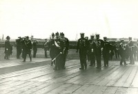  - Император Николай II и сопровождающие его лица за осмотром нового военного корабля