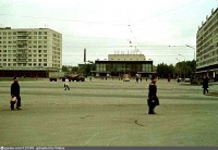 Санкт-Петербург - Народная улица у кинотеатра Невский