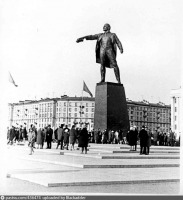 Санкт-Петербург - Памятник В. И. Ленину на Московской площади.