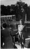 Санкт-Петербург - Фотографии фонтанов пригорода Ленинграда -  Петродворца-Петергофа вскоре после войны, в 1950 году.