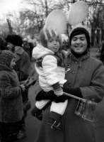 Санкт-Петербург - Колонна сотрудников Ленинградского НИИ «Механобр» на демонстрации 7 ноября 1987 года. С 21 линии Васильевского острова на Дворцовую площадь.