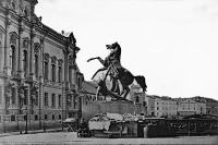  - Люди  на Невском проспекте в начале ХХ века