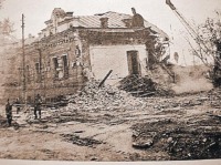 Екатеринбург - Так при Ельцине в Свердловске 22 сентября 1977 года крушили дом, где пролилась царская кровь.