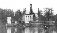 Екатеринбург - Беседка на острове в парке Дворца пионеров.