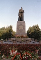 Орёл - Памятник Герою Советского Союза генералу Гуртьеву Л.Н. в одном из скверов города Орла